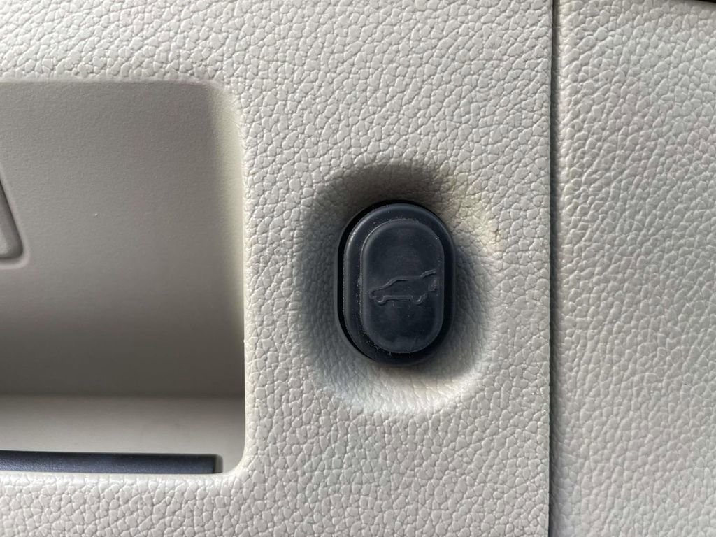 Used 2016 Cadillac Escalade Premium image 49