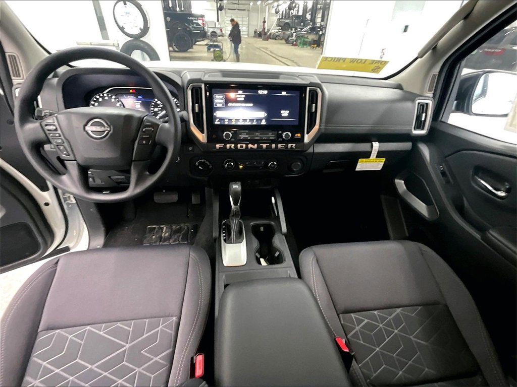 Used 2025 Nissan Frontier SV image 21