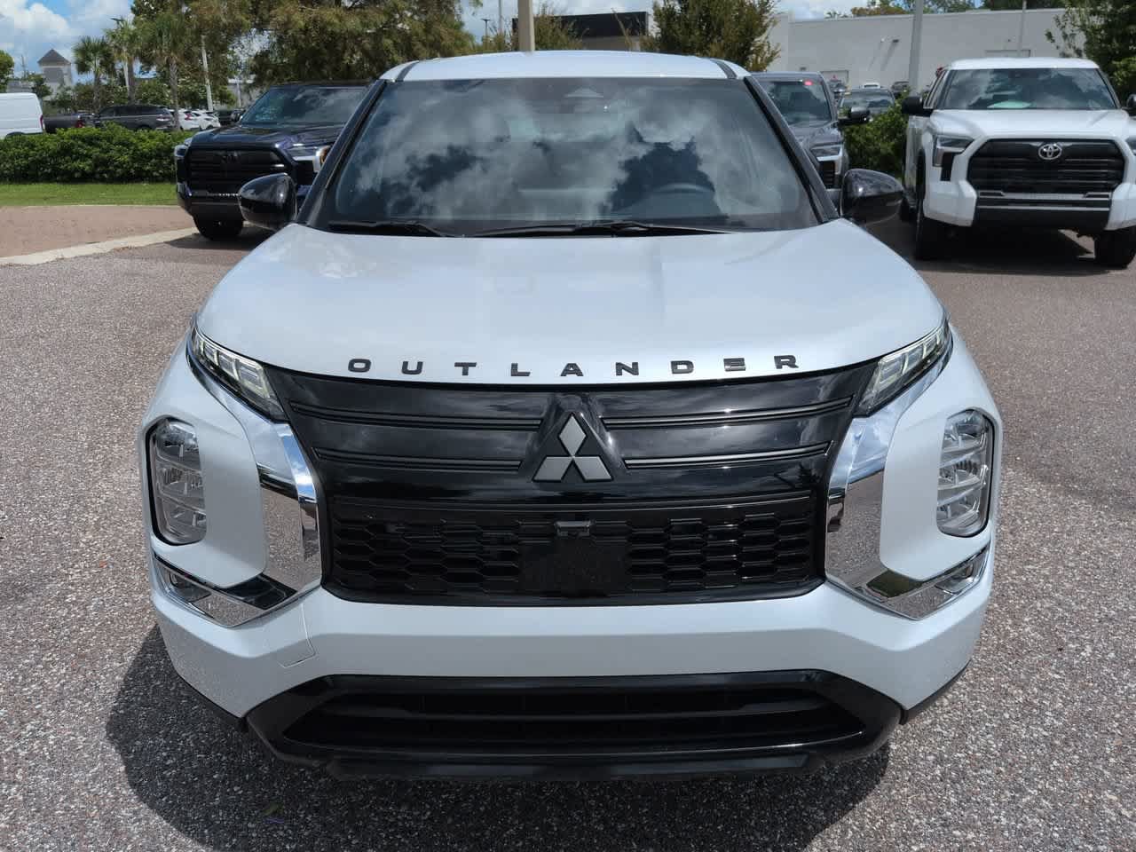 Used 2026 Mitsubishi Outlander SE FWD image 9