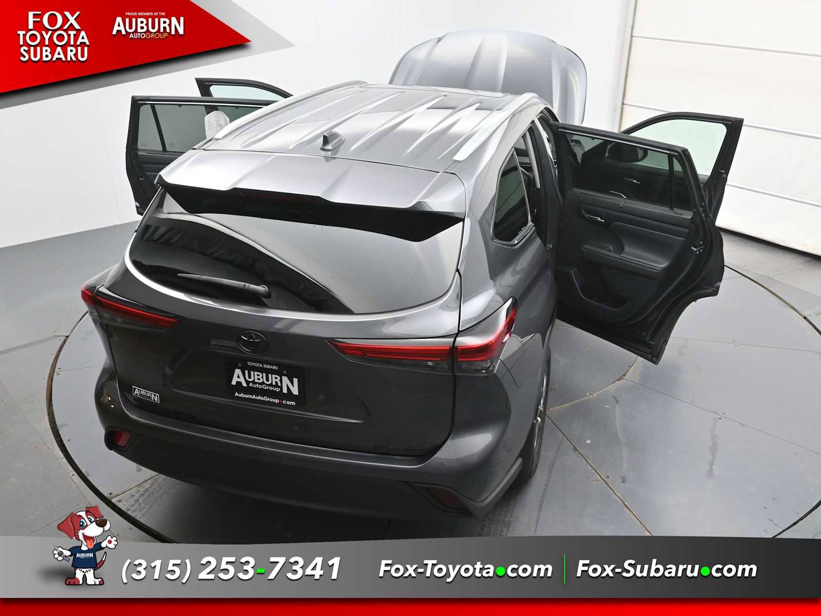 Used 2023 Toyota Highlander XLE AWD/4WD image 35
