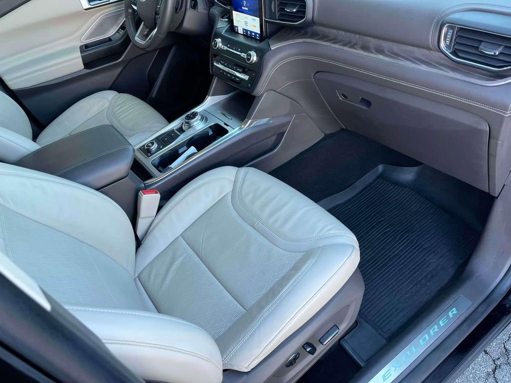 Used 2020 Ford Explorer Platinum w/ Premium Technology Package image 23