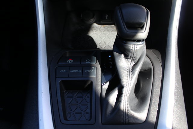 Certified 2022 Toyota RAV4 XLE FWD image 38