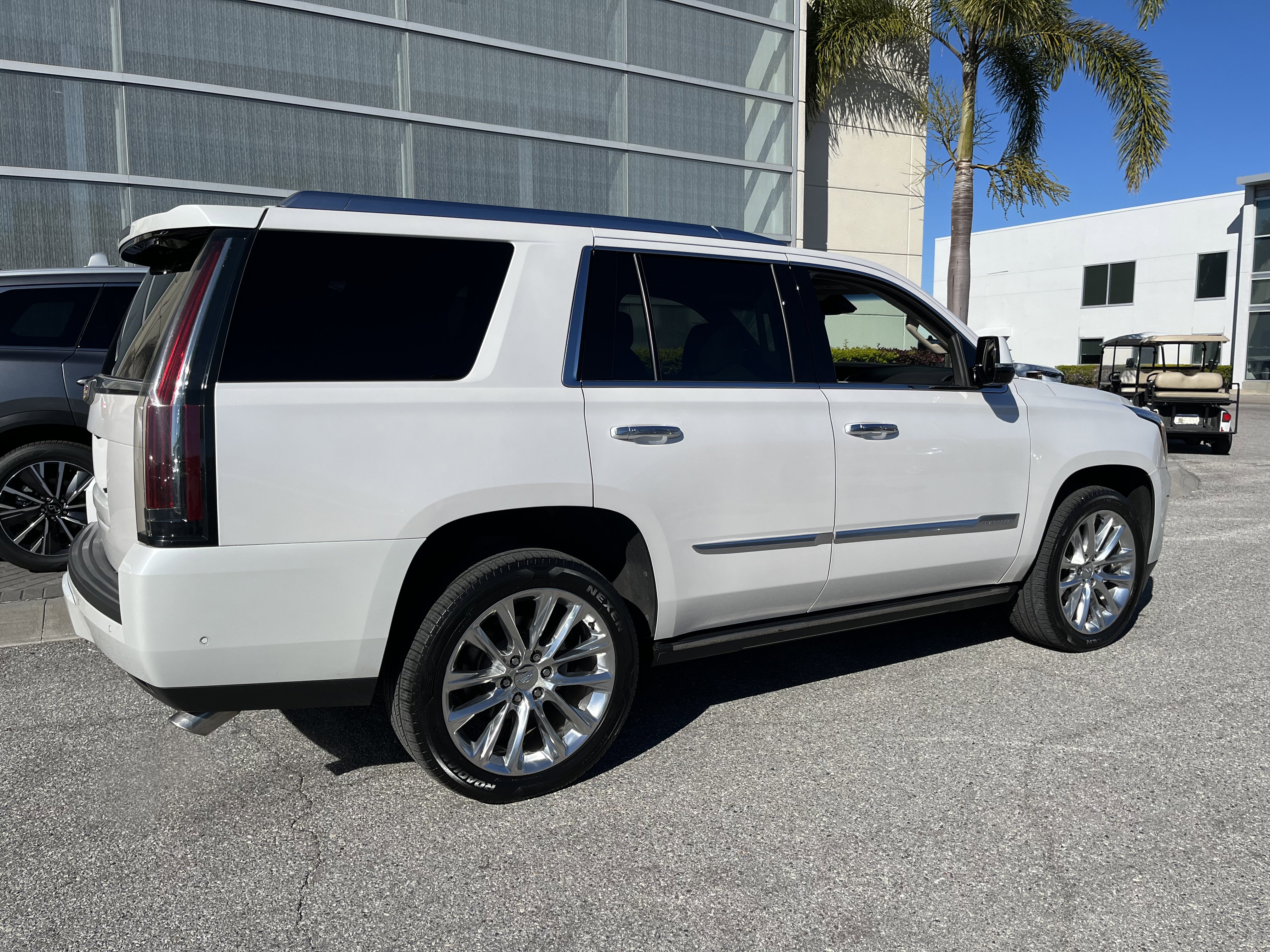 Used 2019 Cadillac Escalade Premium Luxury image 6