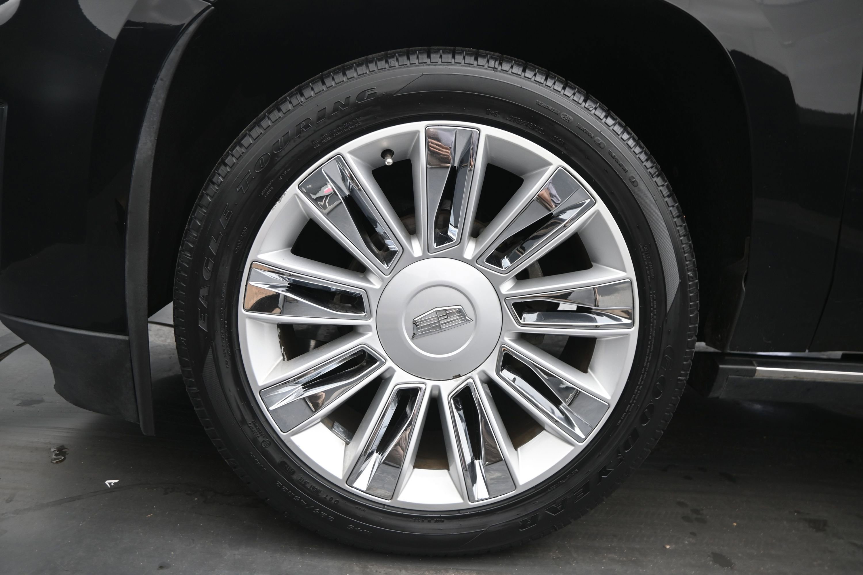 Used 2016 Cadillac Escalade Platinum AWD/4WD image 11