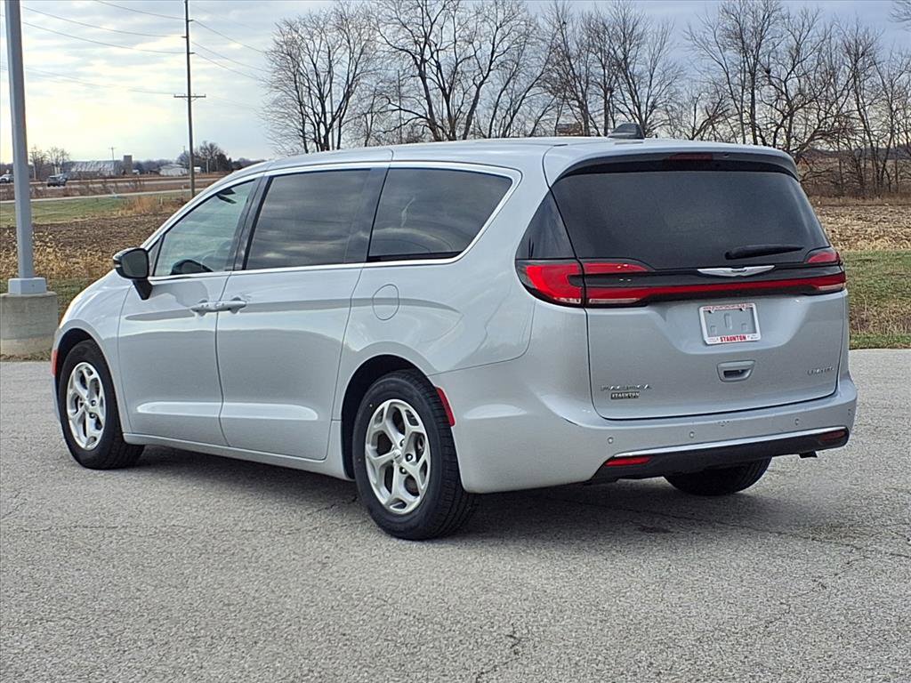 Used 2024 Chrysler Pacifica Limited image 30