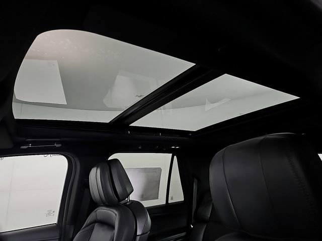 New 2025 Lincoln Navigator Reserve w/ Jet Appearance Package image 13