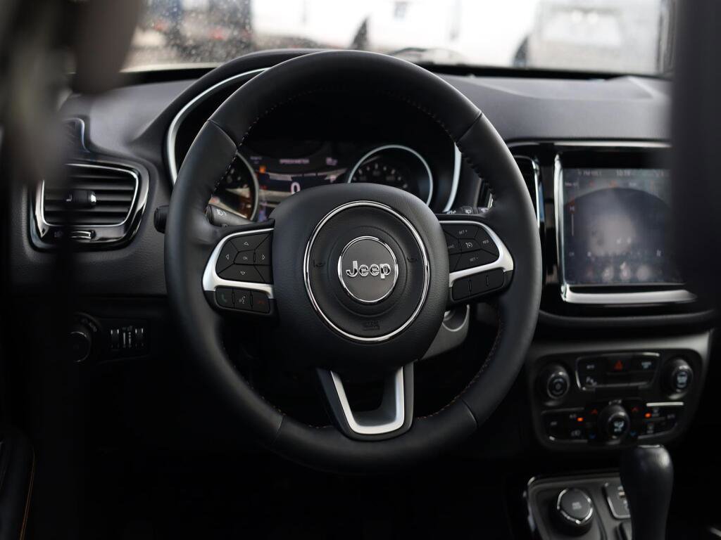 Used 2018 Jeep Compass Limited w/ Navigation Group image 9