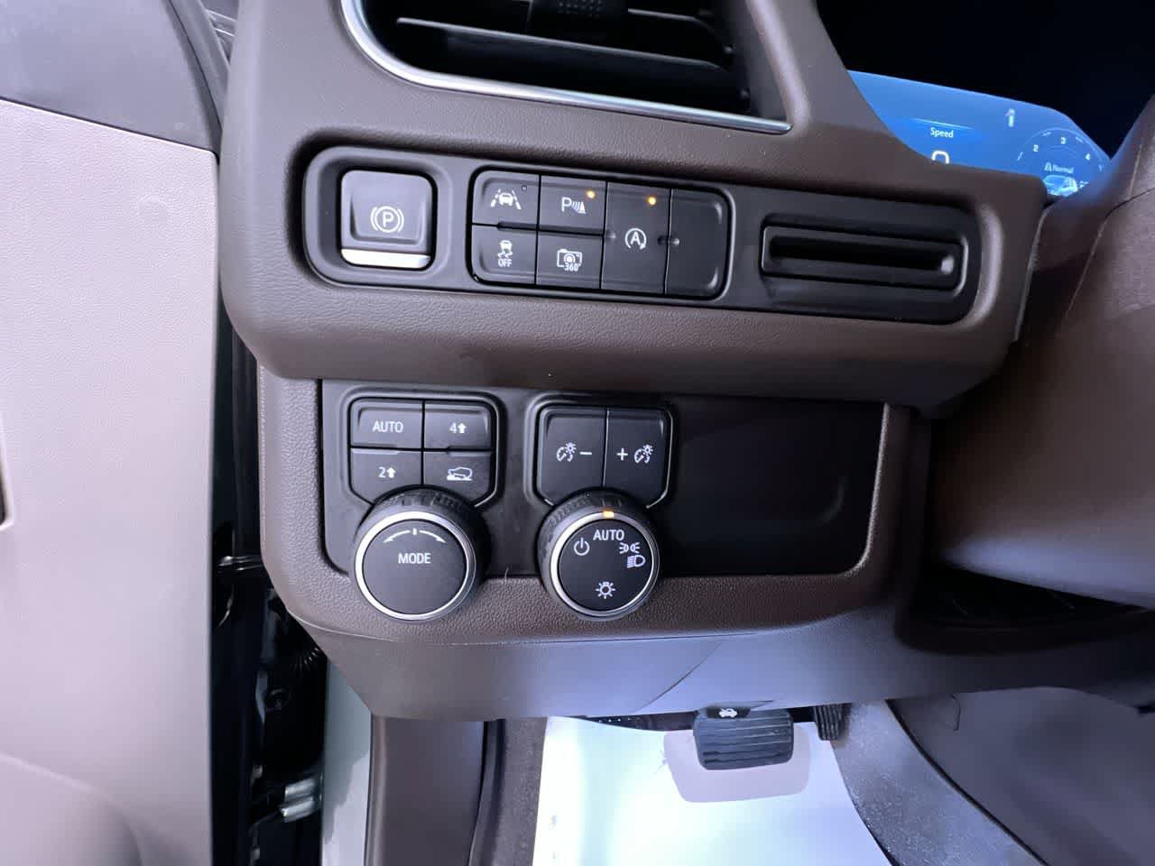 Used 2023 Chevrolet Tahoe LT w/ Luxury Package AWD/4WD image 16