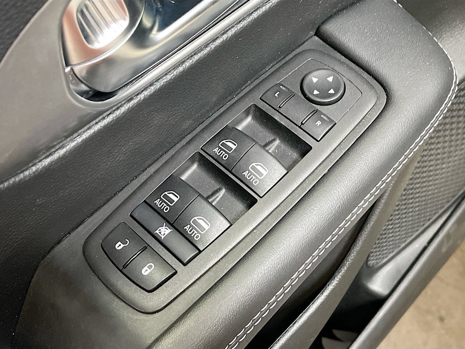 Used 2026 Chrysler Pacifica Select FWD image 17