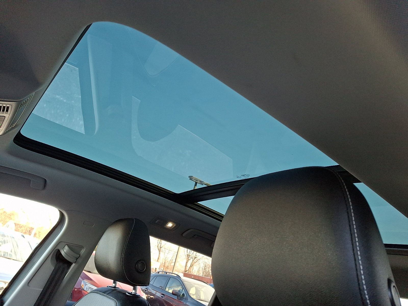 Used 2022 Volkswagen Taos SEL image 16