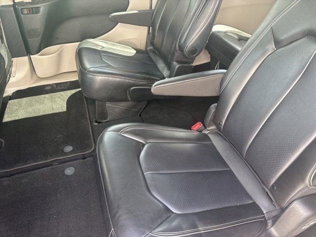 Used 2023 Chrysler Pacifica Touring-L FWD image 30