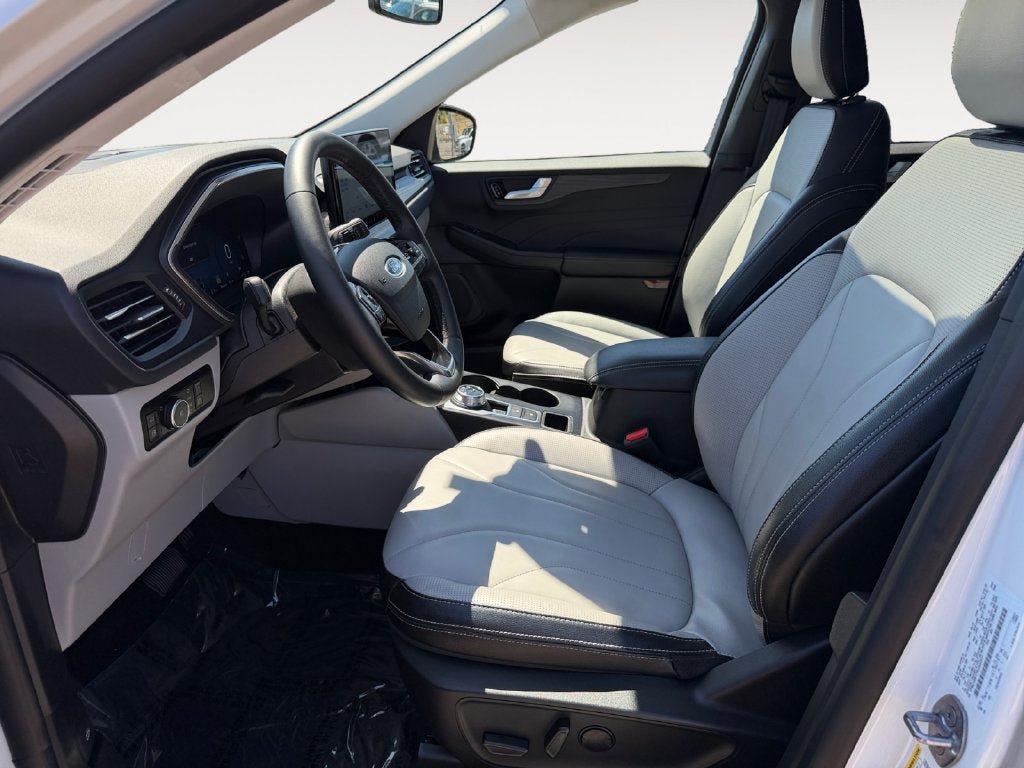 Used 2025 Ford Escape SE w/ PHEV Premium Package FWD image 7