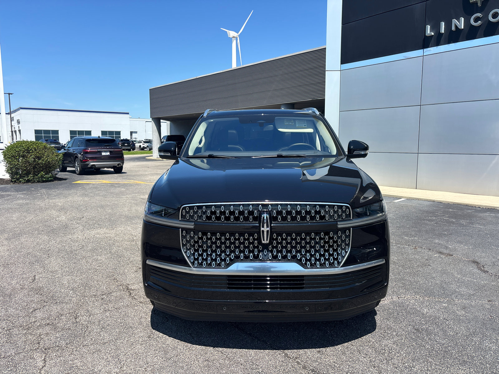 Used 2025 Lincoln Navigator L Reserve AWD/4WD image 2