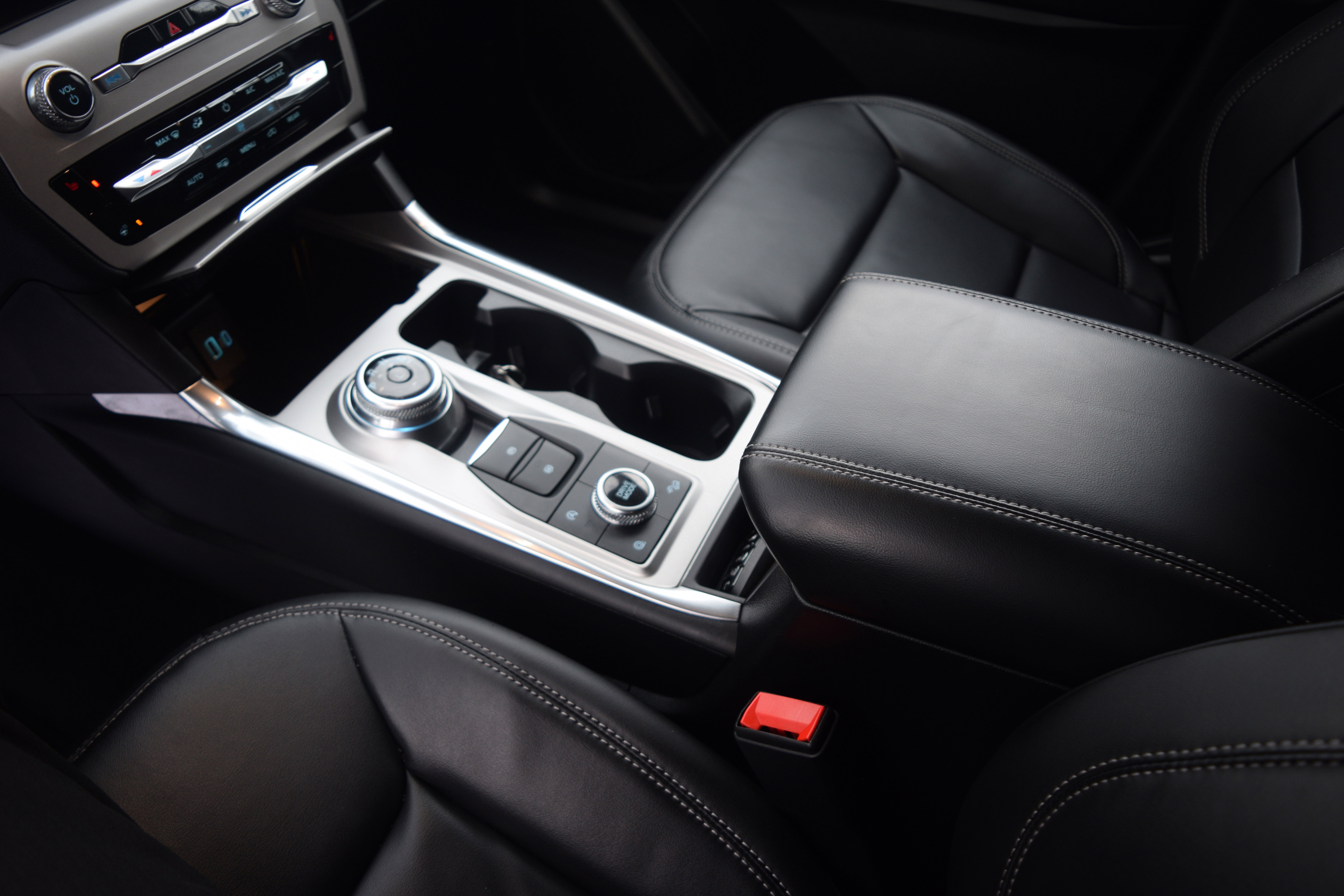 Used 2023 Ford Explorer XLT w/ Equipment Group 202A image 13