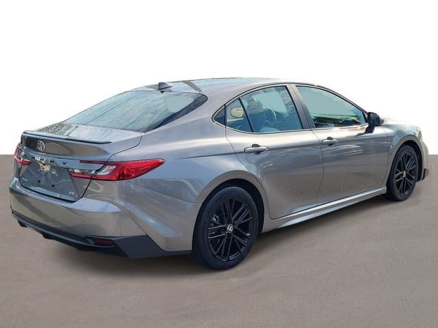 Used 2025 Toyota Camry SE FWD image 4