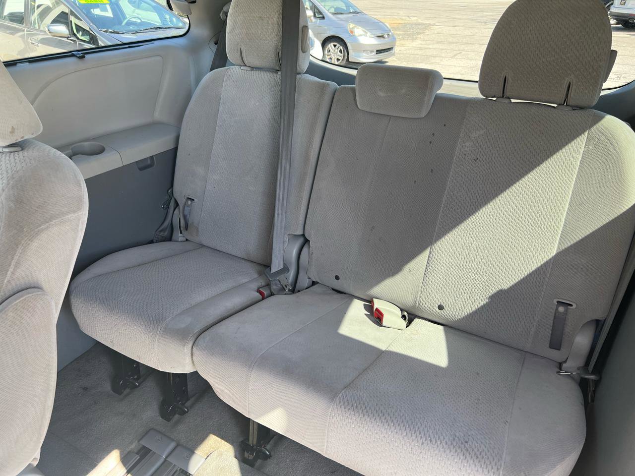 Used 2011 Toyota Sienna LE FWD image 13