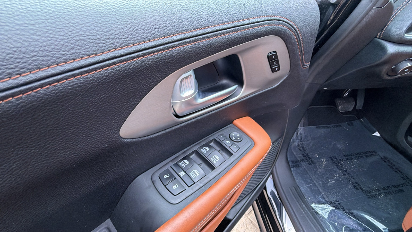 Used 2024 Chrysler Pacifica Pinnacle FWD image 15