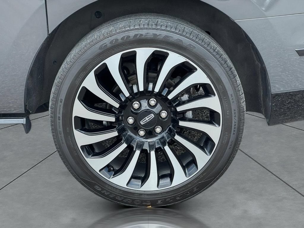 Used 2023 Lincoln Navigator L Black Label AWD/4WD image 9