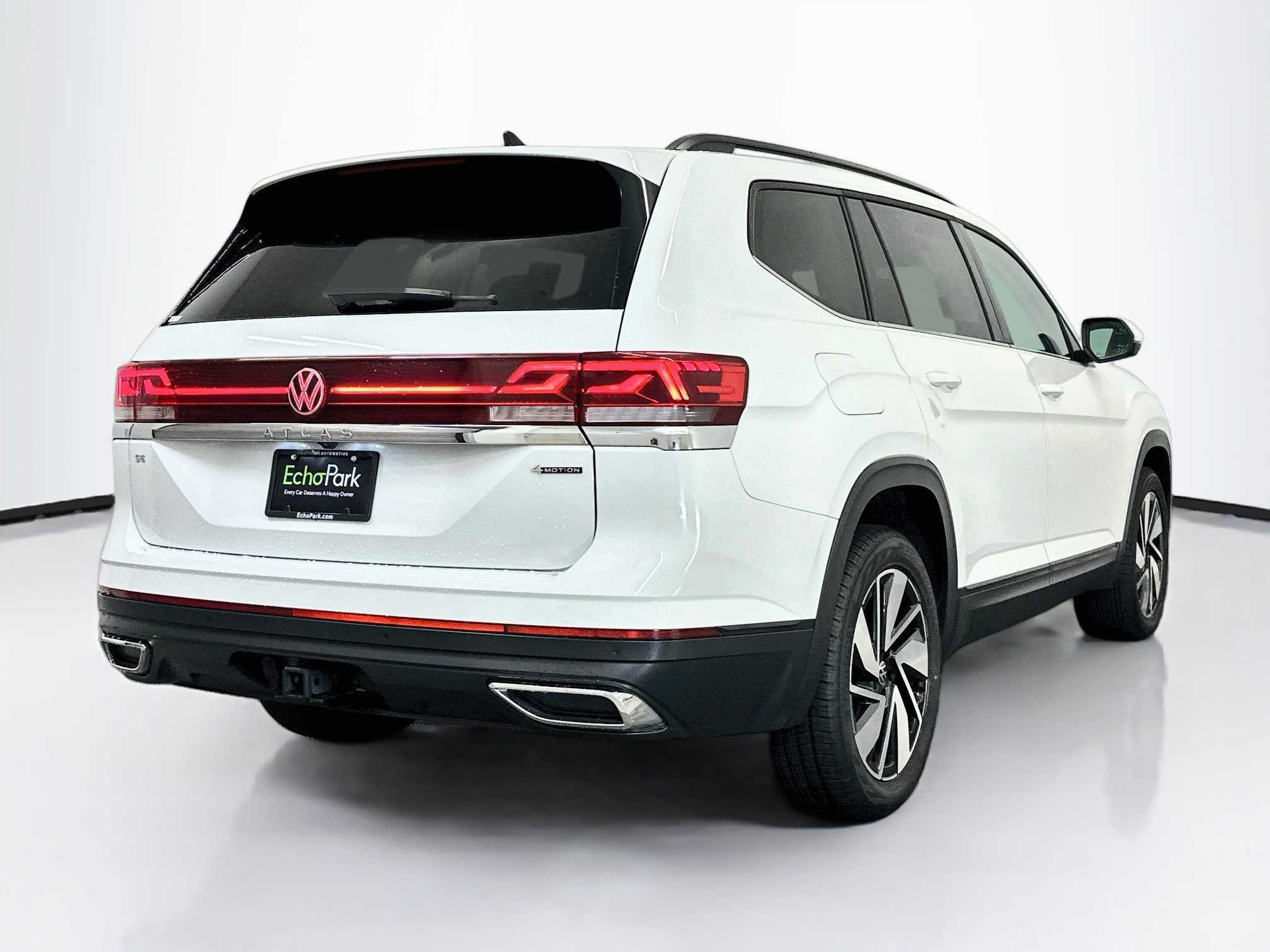 Used 2025 Volkswagen Atlas SE AWD/4WD image 9