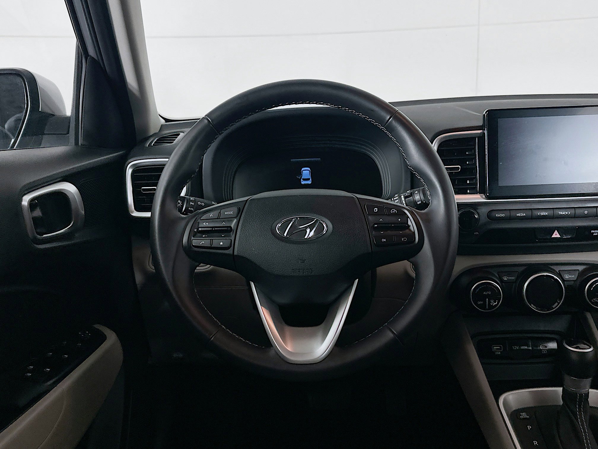 Used 2025 Hyundai Venue SEL image 18