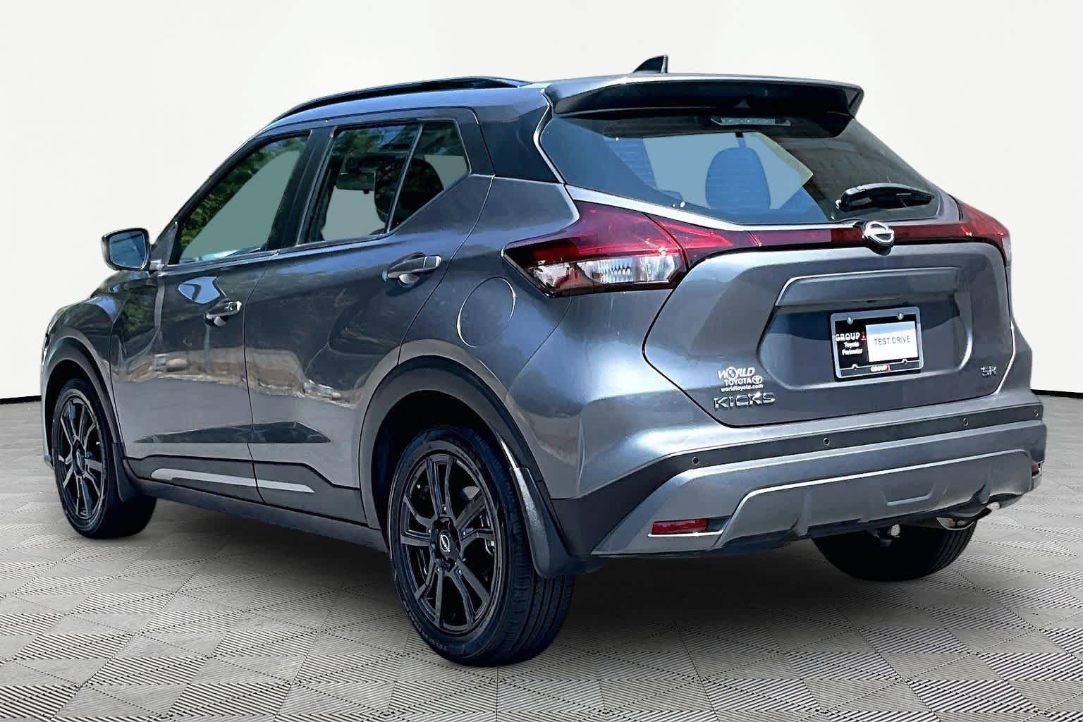 Used 2023 Nissan Kicks SR w/ SR Premium Package FWD image 12