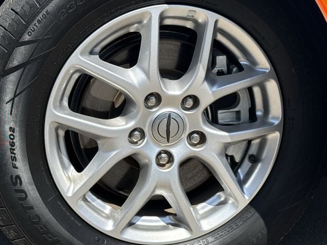 Used 2023 Chrysler Pacifica Touring-L FWD image 9
