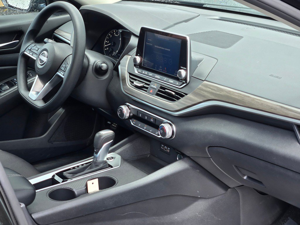 Used 2025 Nissan Altima 2.5 SV FWD image 9