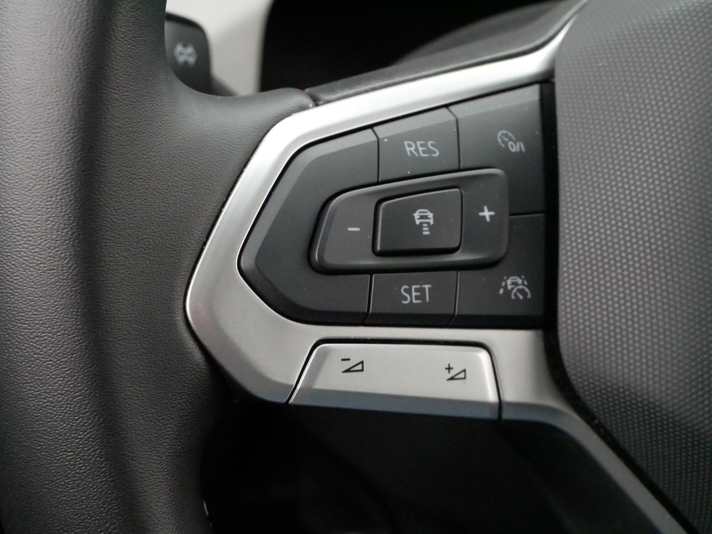 Certified 2025 Volkswagen Taos SEL AWD/4WD image 26