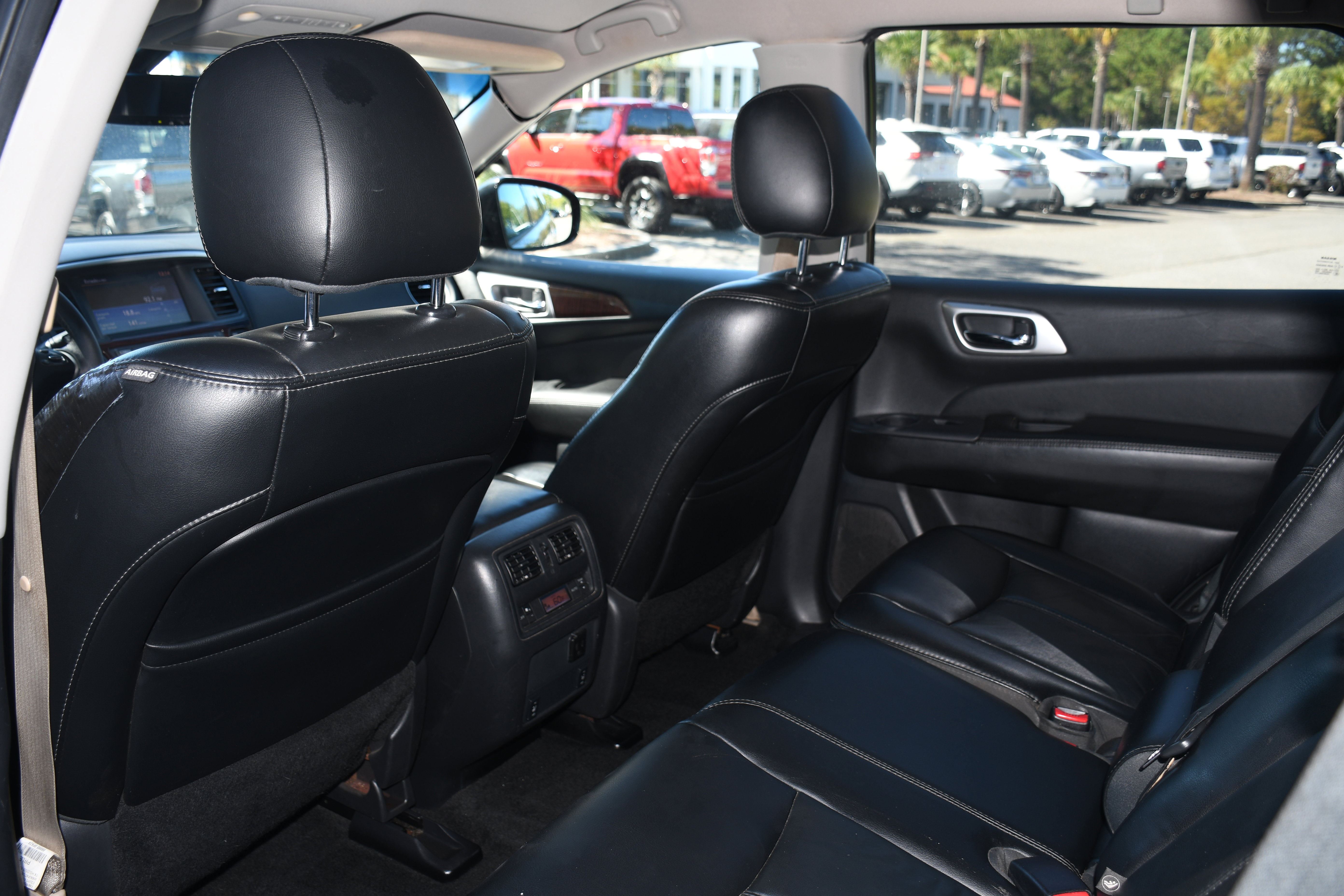 Used 2015 Nissan Pathfinder SL w/ SL Tech Package image 17