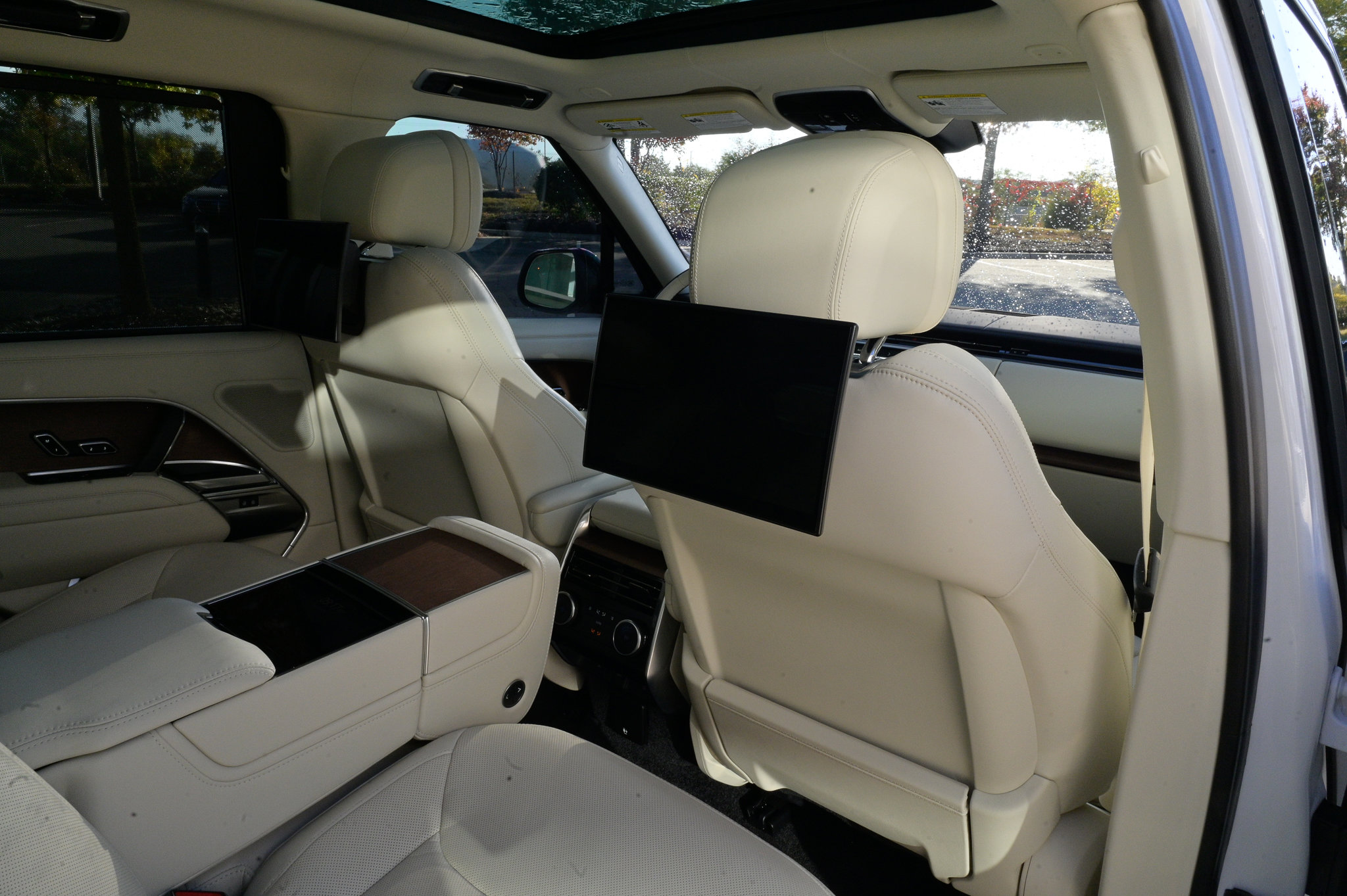 Used 2023 Land Rover Range Rover Autobiography image 47