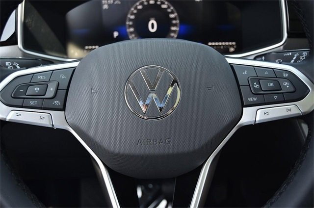 New 2025 Volkswagen Taos SE image 18