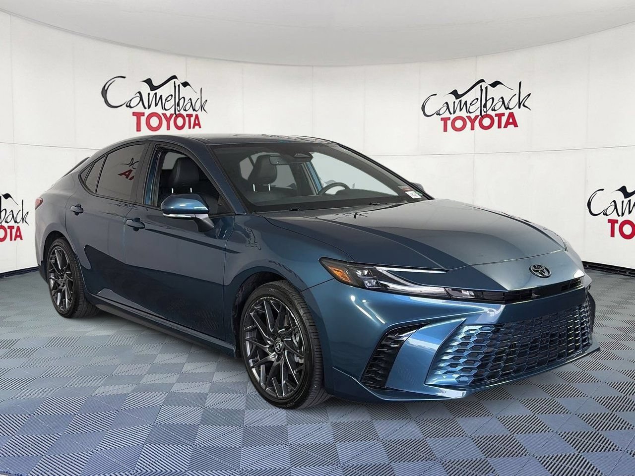 Used 2025 Toyota Camry XSE FWD image 3
