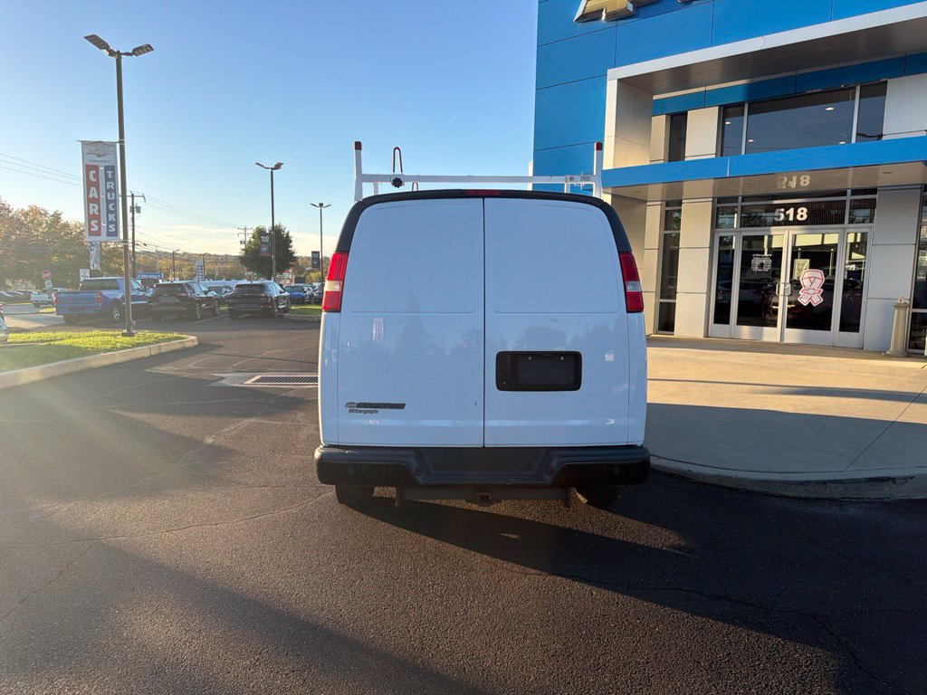 Used 2018 Chevrolet Express 2500 RWD image 5