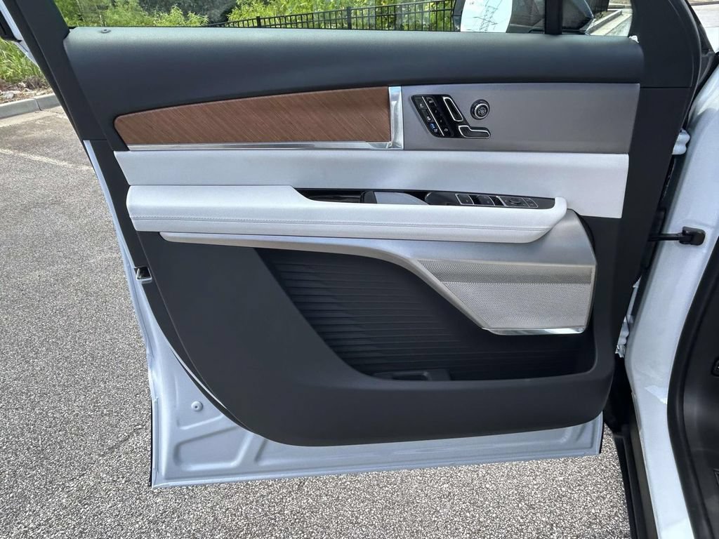 New 2027 Cadillac Vistiq Luxury AWD/4WD image 16