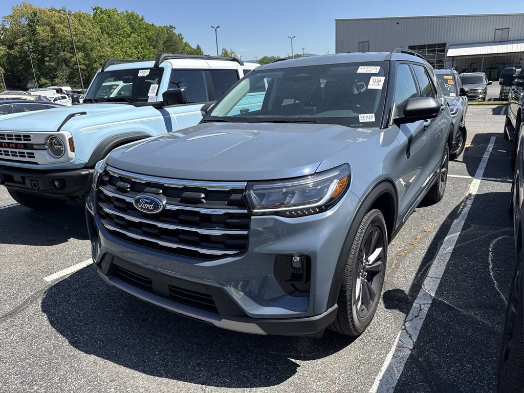 Used 2025 Ford Explorer Active w/ Active Comfort Package AWD/4WD image 4