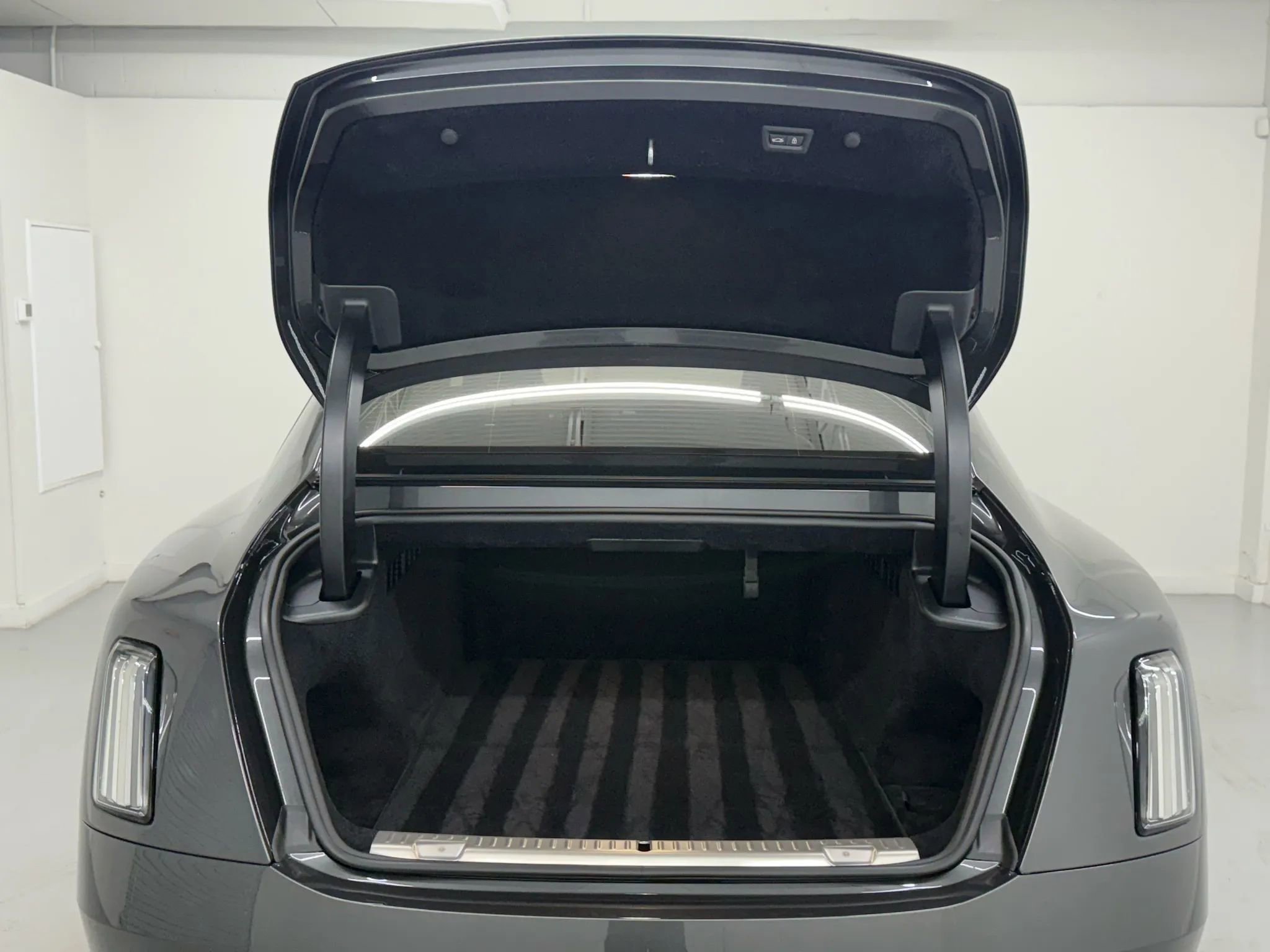 Used 2025 Rolls-Royce Spectre image 46