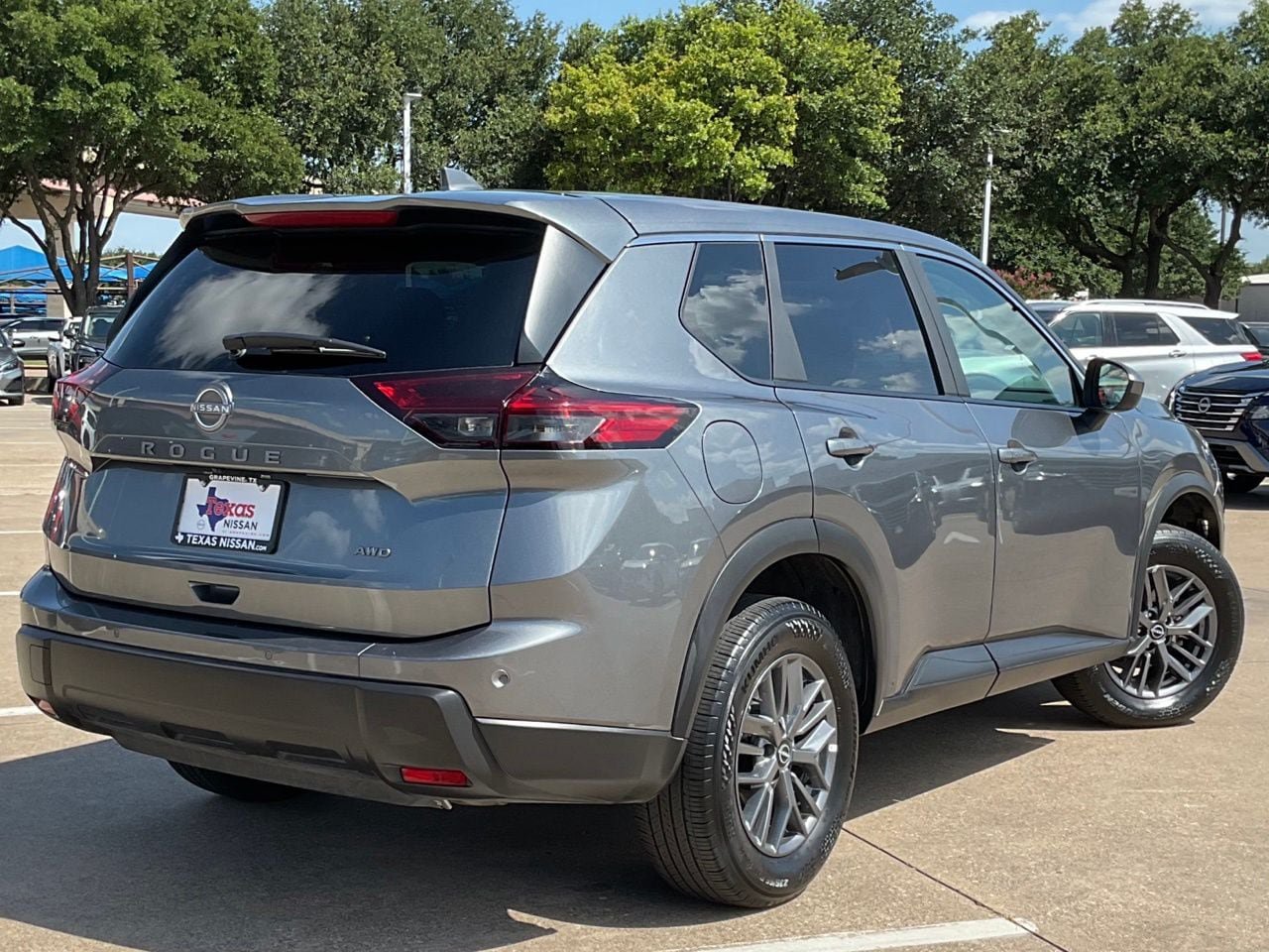 Used 2026 Nissan Rogue SV AWD/4WD image 6
