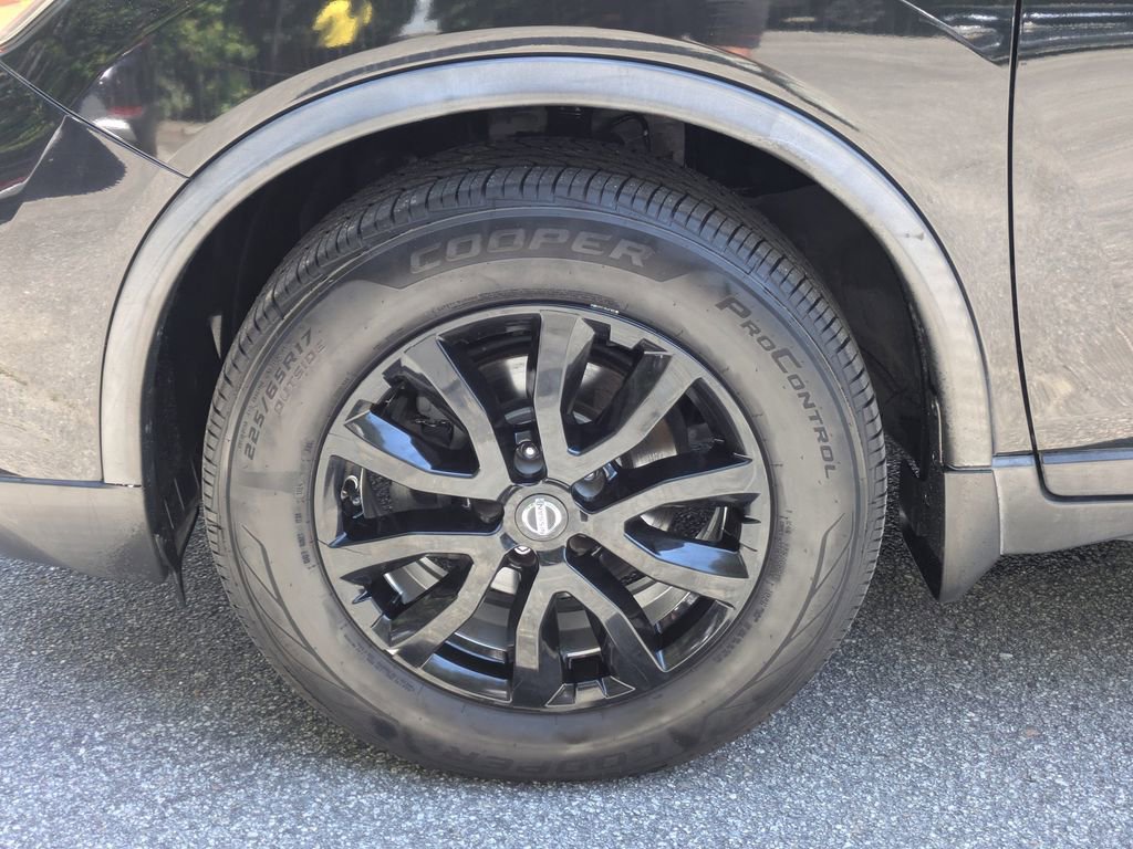 Used 2019 Nissan Rogue S w/ Special Edition Package FWD image 12