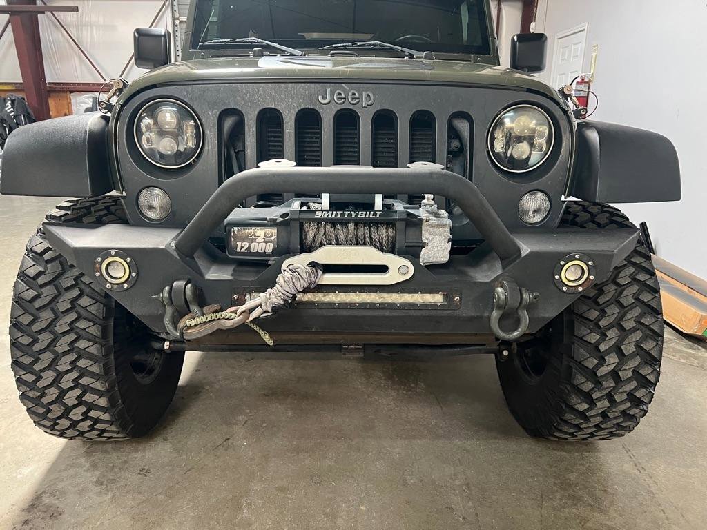 Used 2015 Jeep Wrangler Unlimited Rubicon w/ Connectivity Group image 9