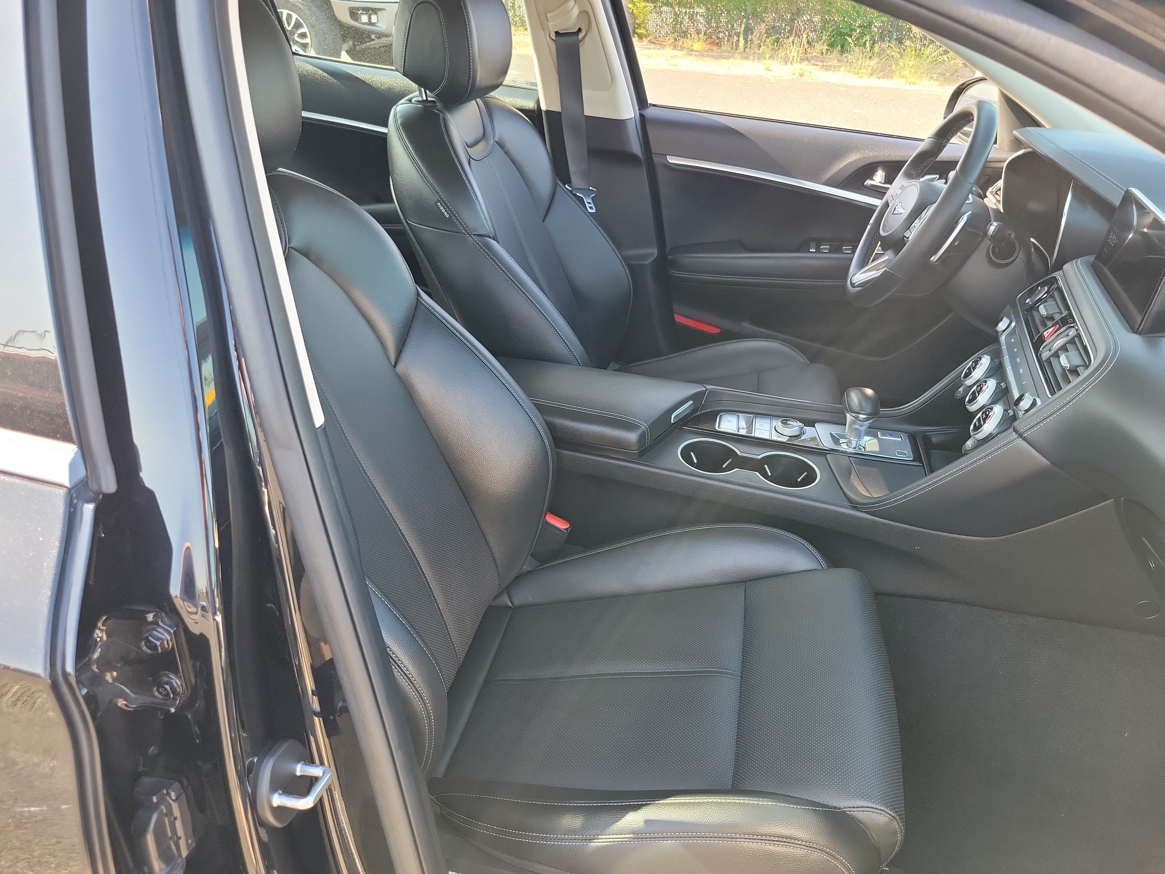 Certified 2023 Genesis G70 2.0T RWD image 21