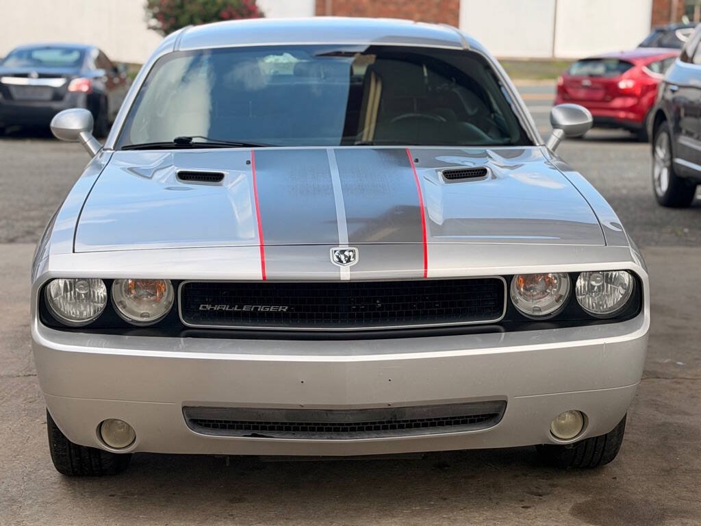 Used 2010 Dodge Challenger SE RWD image 6