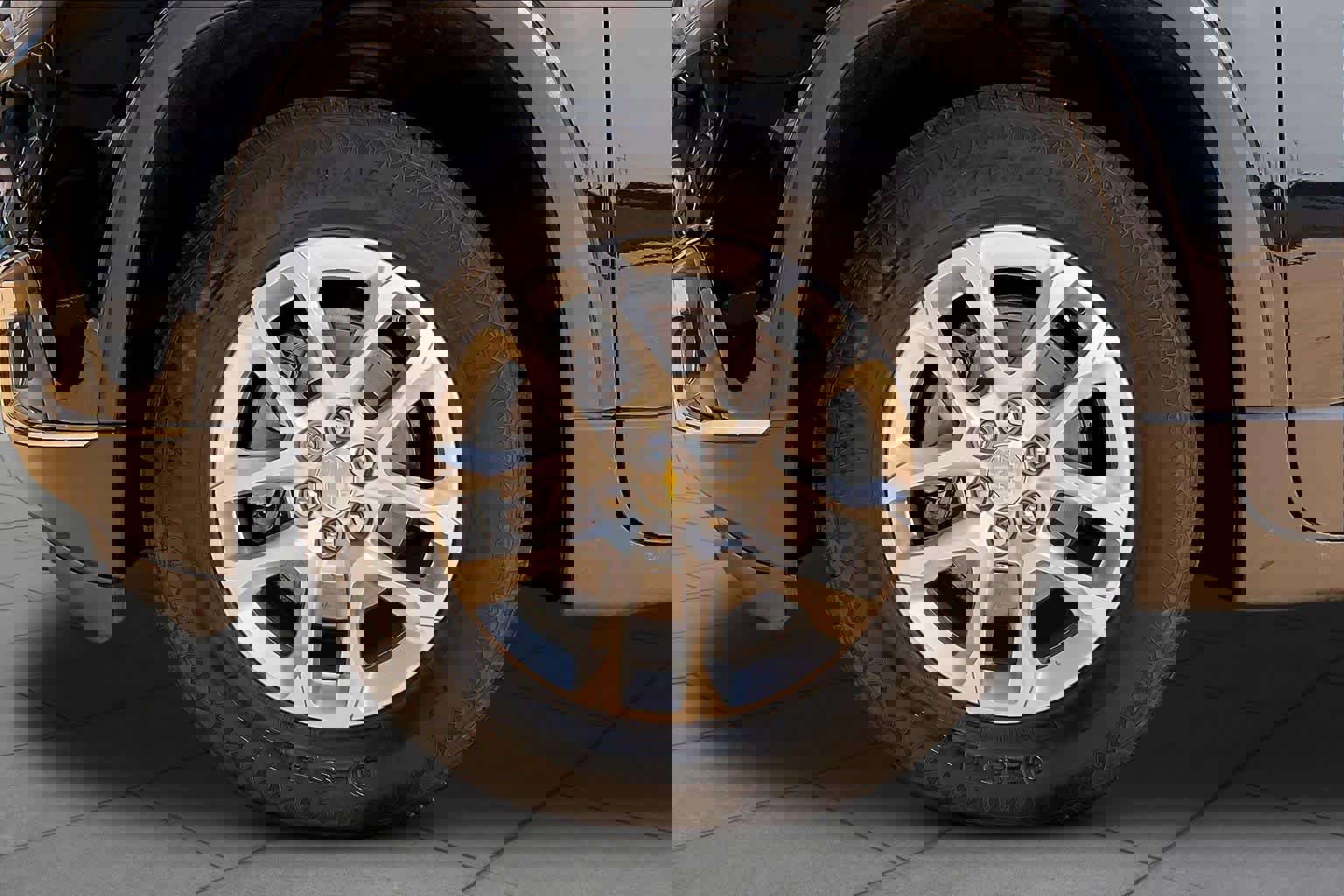 Used 2020 Chevrolet Traverse LT FWD image 12