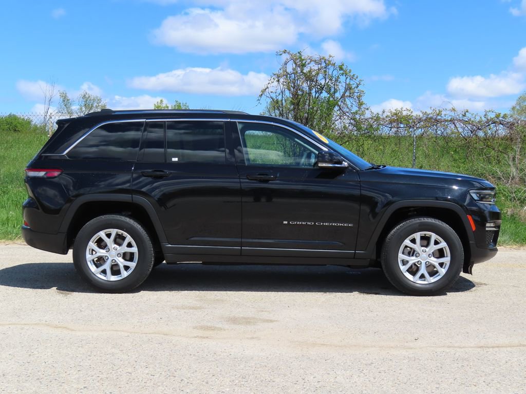 Certified 2023 Jeep Grand Cherokee Limited AWD/4WD image 2