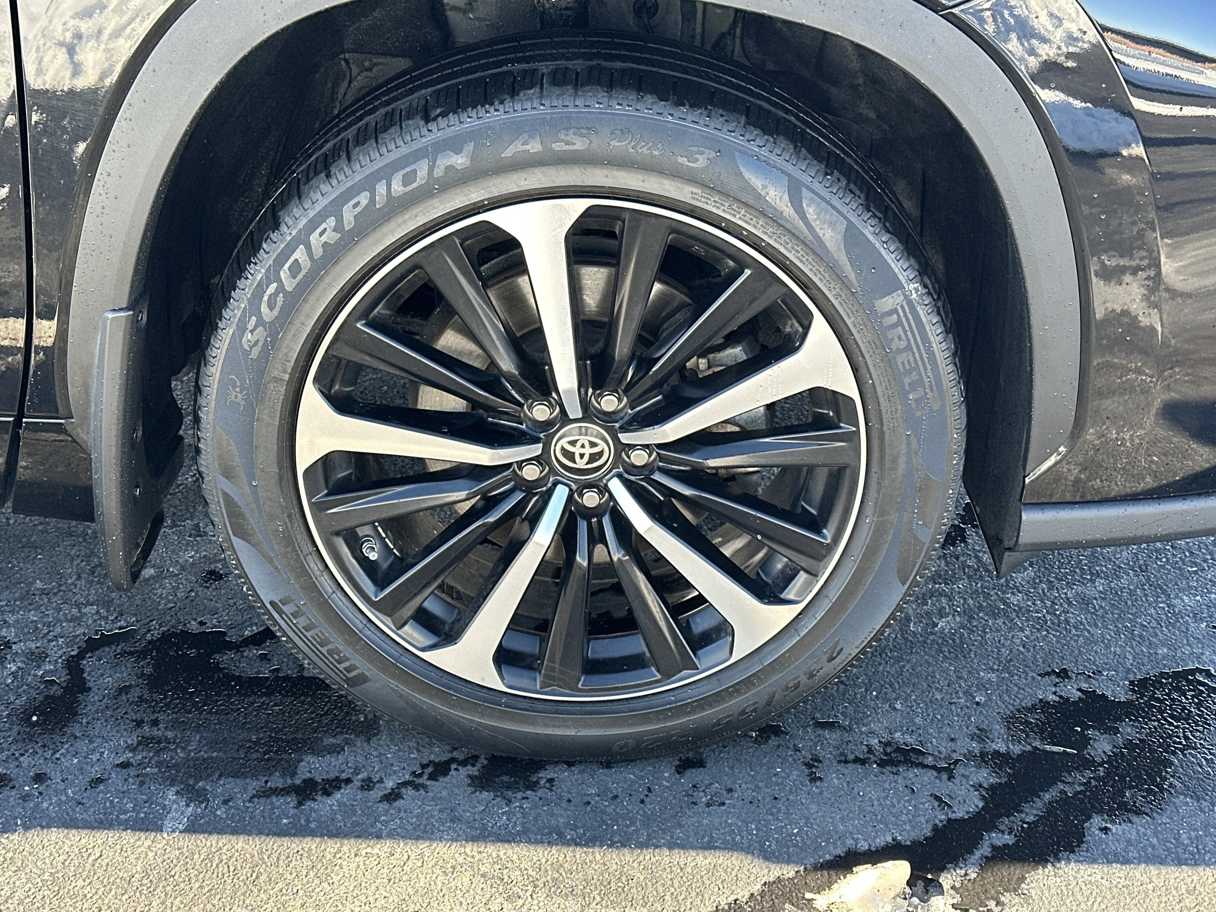 Used 2022 Toyota Highlander XLE image 13