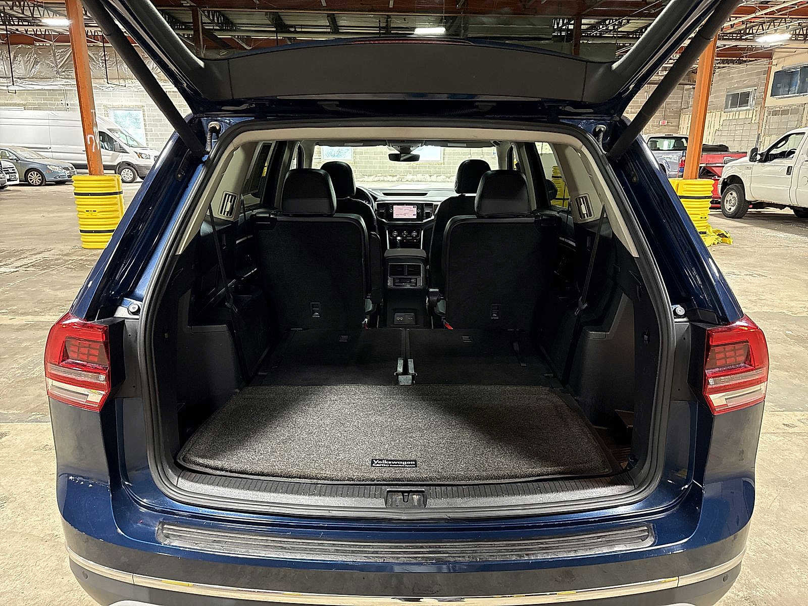 Used 2018 Volkswagen Atlas SEL Premium AWD/4WD image 11
