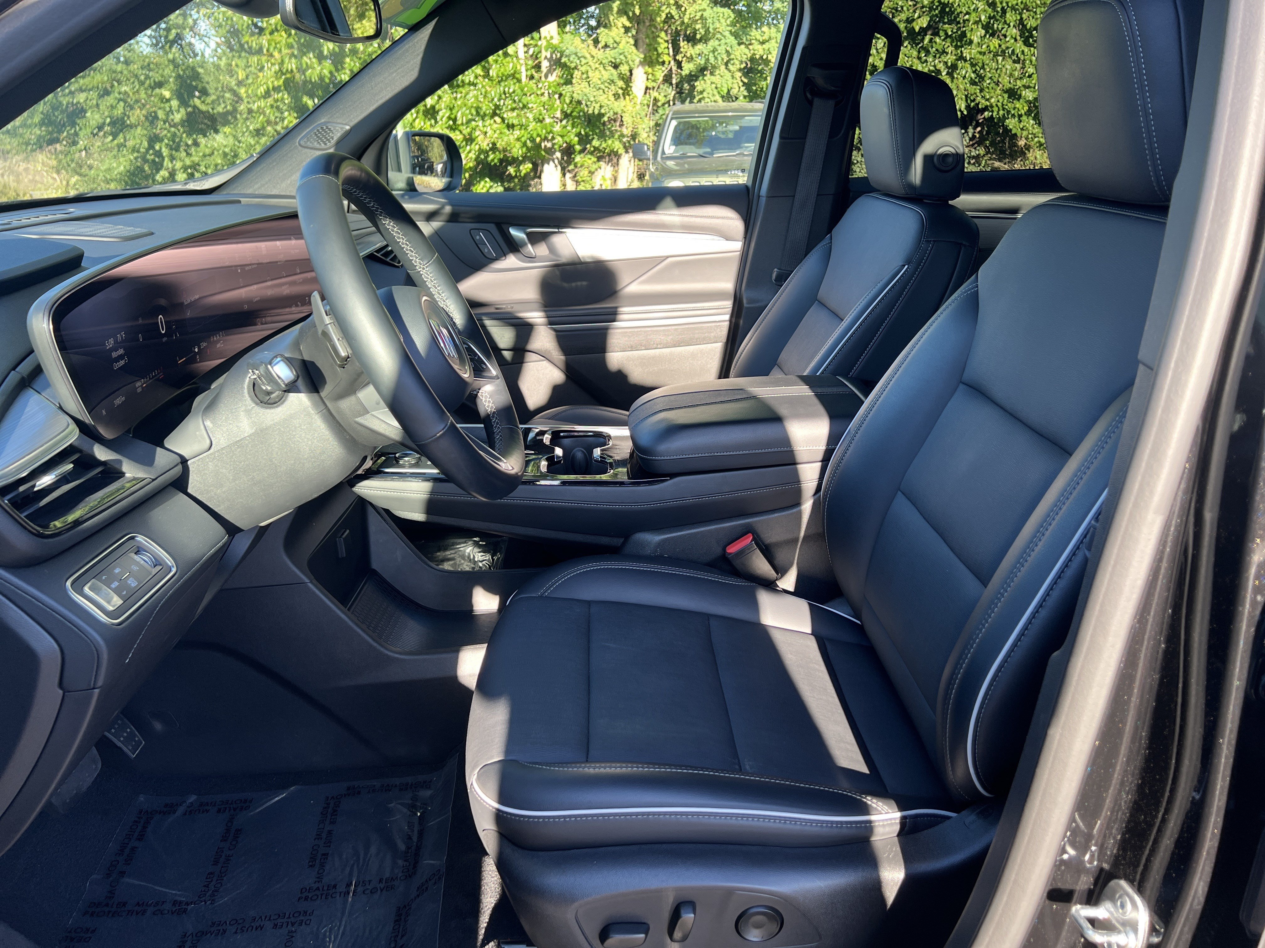Used 2025 Buick Enclave Preferred AWD/4WD image 12