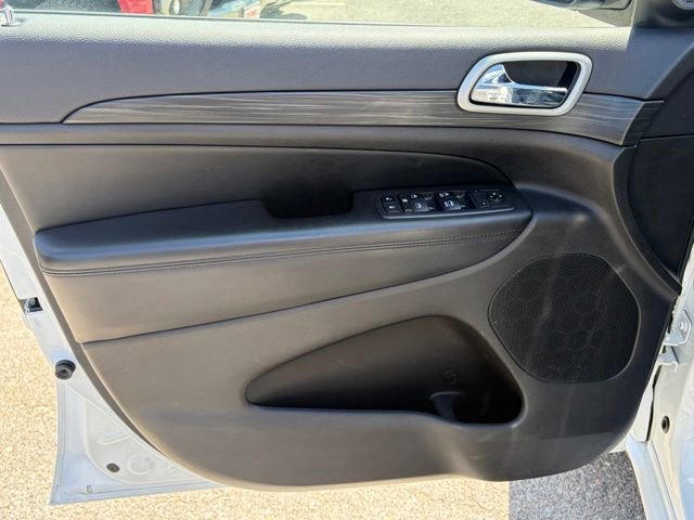 Used 2019 Jeep Grand Cherokee Altitude AWD/4WD image 12