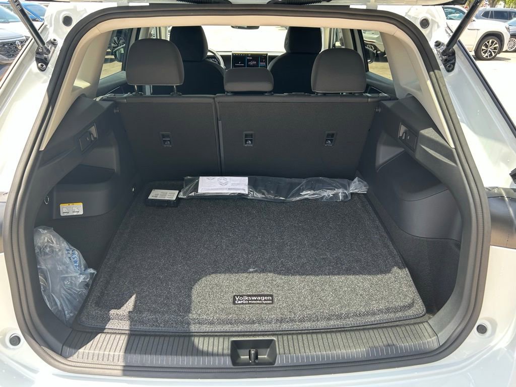 Used 2025 Volkswagen Tiguan S image 37