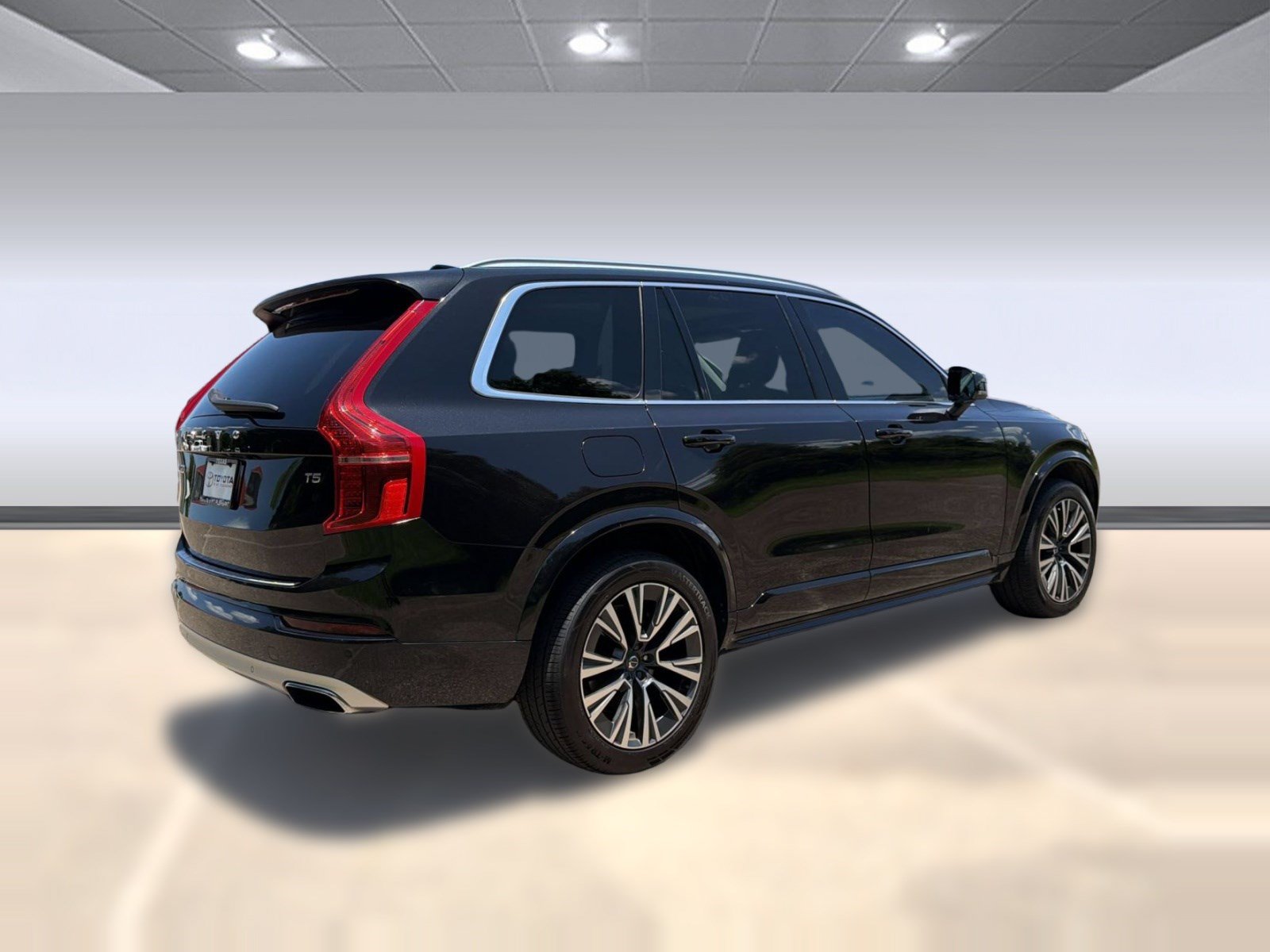 Used 2020 Volvo XC90 T5 Momentum w/ Protection Package Premier FWD image 9