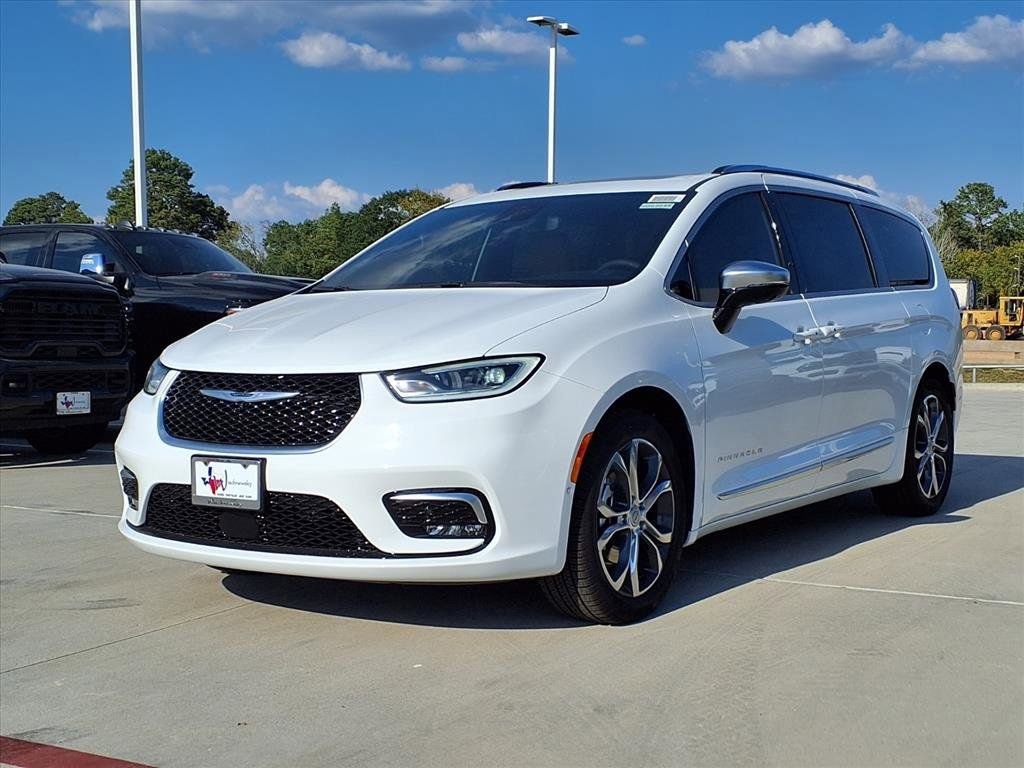 New 2026 Chrysler Pacifica Pinnacle image 4